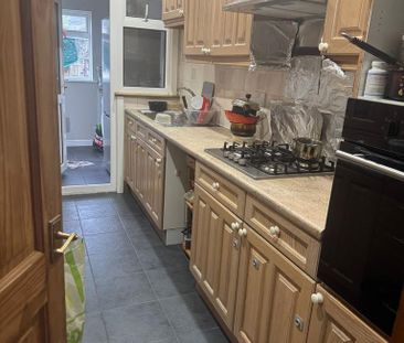 1 bedroom in a house share to rent - Photo 2