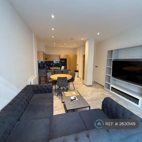 3 bedroom flat to rent - Photo 1