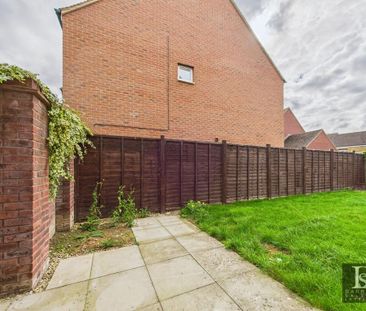 4 bedroom semi-detached house to rent - Photo 4
