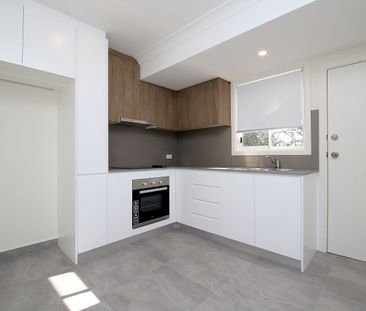 Modern One-Bedroom Property - Photo 2