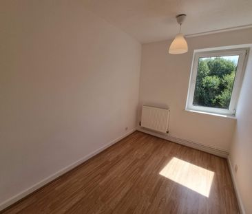 3 Bed Maisonette, Gough Walk, E14 - Photo 2