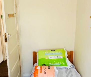 Room in a Shared House, Iveagh Avenue, NW10 - Photo 2