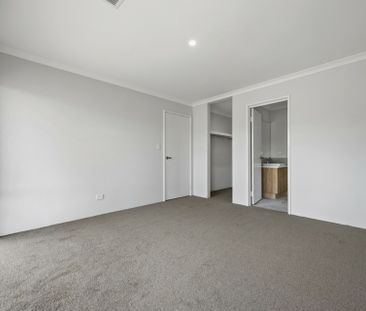 Brand New Four Bedroom Dual Living Property! - Photo 4