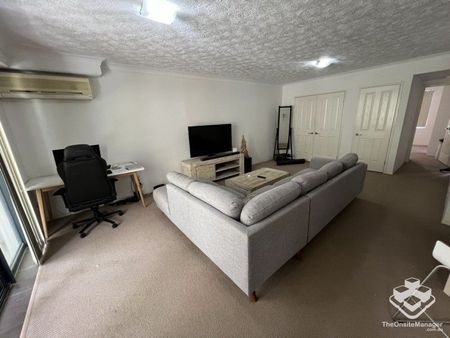 Modern 2 bedroom 2 bathroom unfurnished apartment in a beach complex in Burleigh Heads - Photo 5