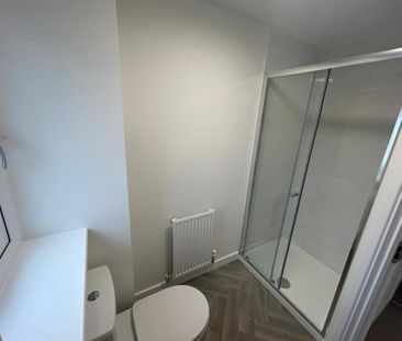 3 bedroom flat to rent - Photo 6