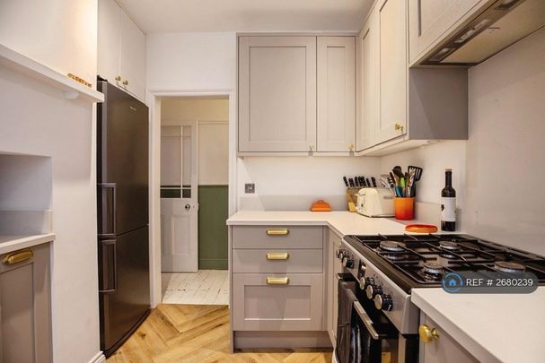 3 bedroom flat to rent - Photo 1