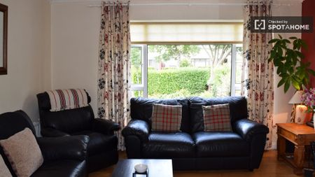 Beautiful room in 4-bedroom apartment in Santry, Dublin - Photo 2