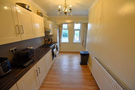 1 bedroom House Share in Sefton Court (Room, Leeds - Photo 4
