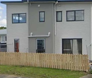 The beautiful new 4-bedroom home is located in the heart of Manurewa - Photo 4