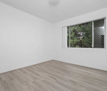 Well-Presented Two-Bedroom Apartment with Double Lock-Up Garage - Photo 5