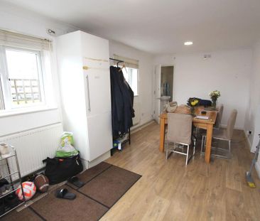 6 bedroom semi-detached house to rent - Photo 2