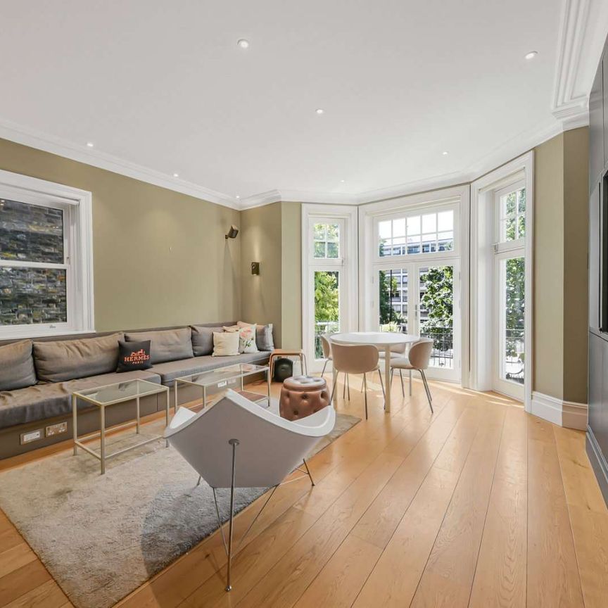 A generous one double bedroom apartment with balcony on Maida Vale. - Photo 1