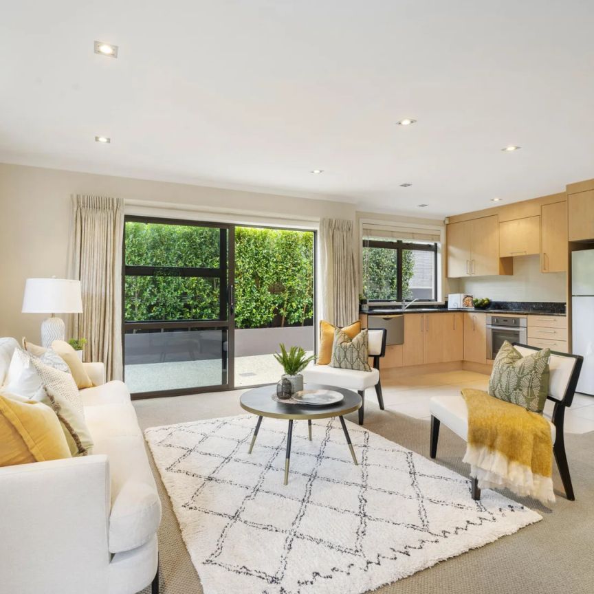 A Private Coastal Residence Within an Iconic Mission Bay Estate - Photo 1