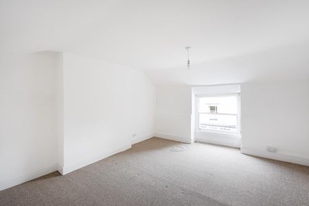 1 Bed Flat - Photo 2