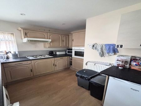 Portlands, Fairfields Avenue Bramley - Photo 5