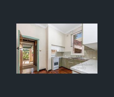 Cozy 2 bedroom character home - Photo 6
