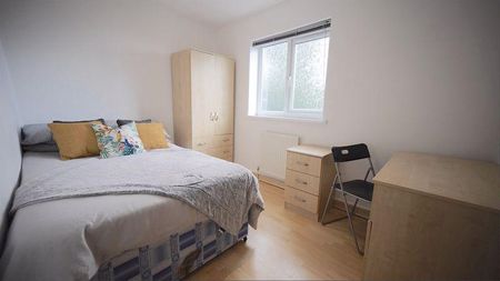 4 bedroom terraced house to rent - Photo 5