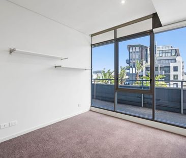 Updated & Stylish in Prime Port Melbourne Location! - Photo 4
