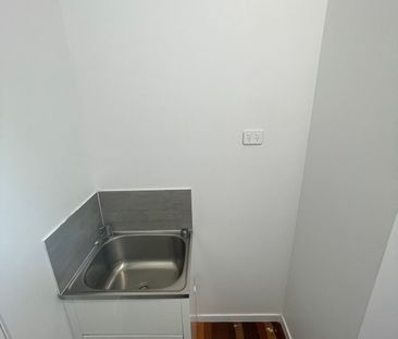 Welcome to 2/42 Macrossan Street - a neat and comfortable townhouse... - Photo 6