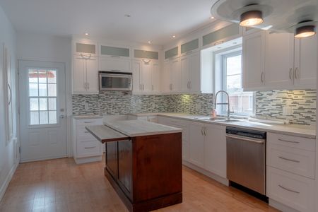 6 ½ (4 CHAMBRES) - À QUELQUES MINUTES DE MARCHE DU MÉTRO DU COLLÈGE - RÉNOVÉ EN 2025 / 6 ¼ (4 BEDROOMS) – FEW MINUTES FROM METRO DU COLLEGE - RENOVATED IN 2025 - Photo 3