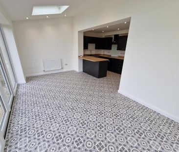 3 bedroom semi-detached house to rent - Photo 6