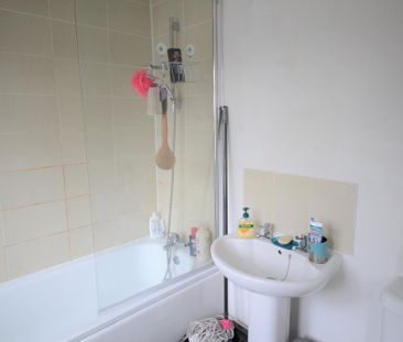 2 bedroom end of terrace house to rent - Photo 6