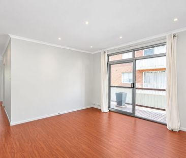 Two bedroom apartment in convenient location - Photo 1