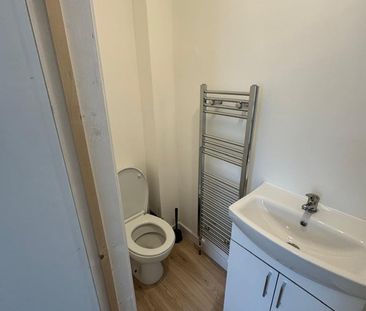 Room in a Shared House, Cairns Crescent, BS2 - Photo 5