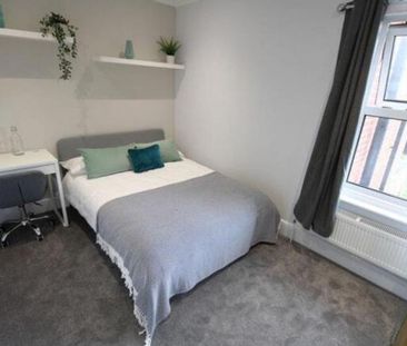 1 bedroom in a house share to rent - Photo 4