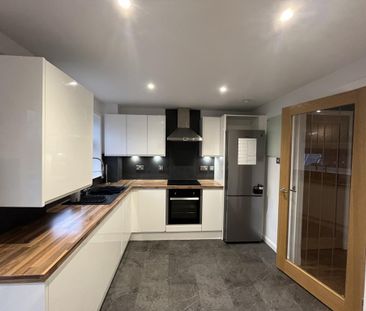 3 bedroom terraced house to rent - Photo 3