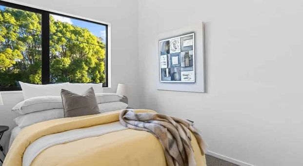 Not your average cookie-cutter townhouse - Photo 1