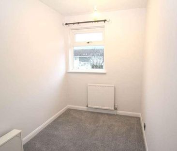 Slattenham Close, Aylesbury, HP19 - Photo 2