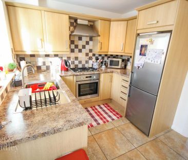 2 bedroom end of terrace house to rent - Photo 3