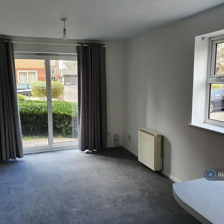 1 bedroom flat to rent - Photo 1