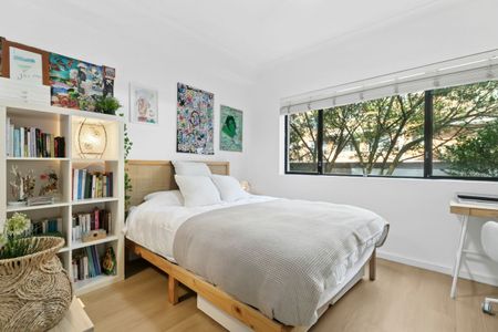 FULLY RENOVATED APARTMENT WITH LIFT ACCESS AND COASTAL EASE - Photo 5