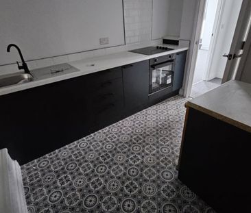 2 bed Flat - To Let - Photo 1