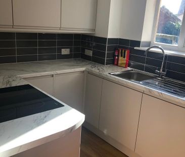 2 bedroom ground floor flat to rent - Photo 3