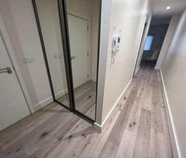 Mondial Way, Hayes, UB3 - Photo 5