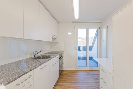 Renovierte Dachwohnung an ruhiger Lage mit traumhafter Aussicht! - Photo 5