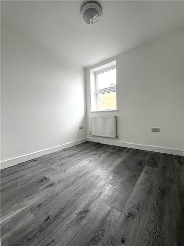 4 bedroom terraced house to rent - Photo 2
