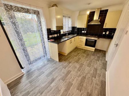 2 bedroom semi-detached house to rent - Photo 5