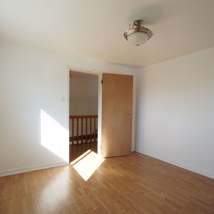 For Lease - 612 Russell Road Unit# Upper level, Clarence-Rockland, Ontario - Photo 1