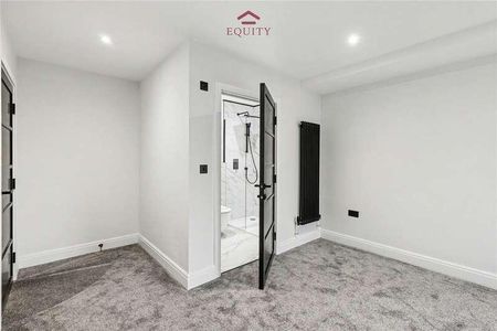 Bullsmoor Lane, Enfield, EN3 - Photo 5