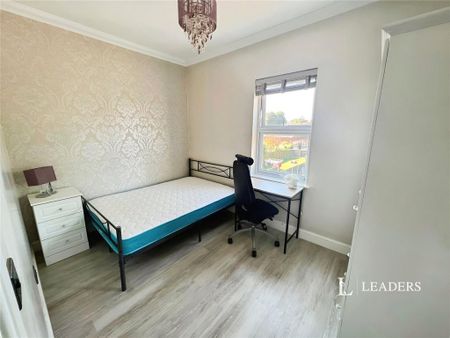 1 bedroom in a house share to rent - Photo 3