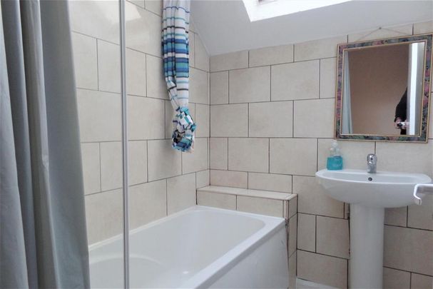 4 bedroom flat to rent - Photo 1