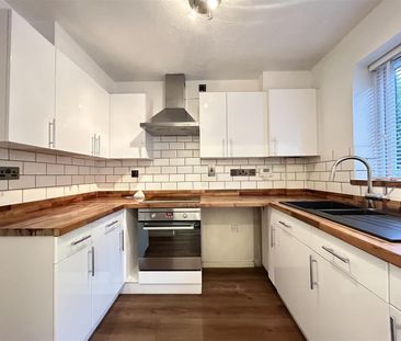 3 Bedroom House - Semi-Detached To Let - Photo 2