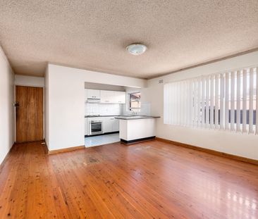 Bright & Spacious - Photo 1