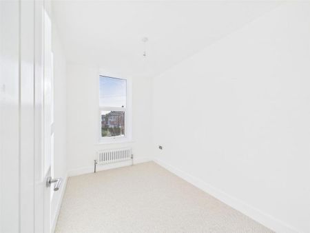 3 bedroom end of terrace house to rent - Photo 3