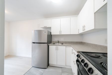 For Lease - 77 Erskine Avenue Unit# 302, Toronto, Ontario - Photo 3