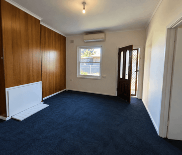 Fresh, Bright & Ready to Welcome You Home in Elizabeth South! - Photo 1
